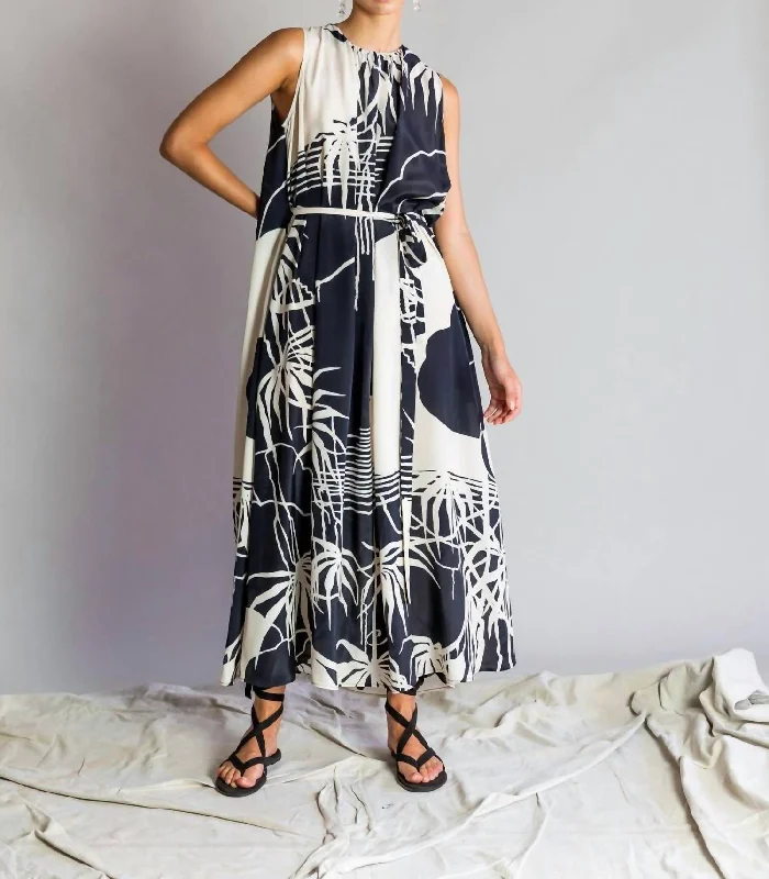 Modern Chic Discounts Fashion Sale Graphic Printed Maxi Dress In Black And Ivory