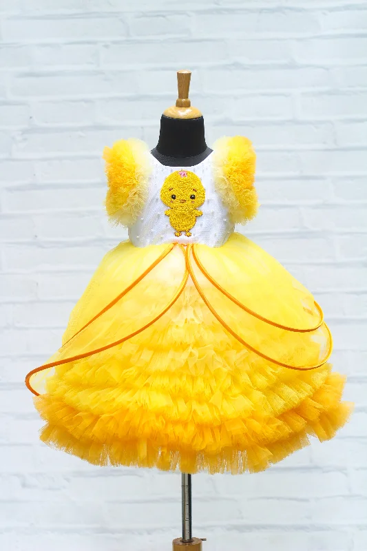 Fashion Deal Feminine Soft - Hued Styles Pre-Order: Chick Theme Yellow And White Color Gradient Frilled Gown